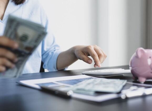 Travel Nurse Finance: Savings Tips to Grow Your Emergency Fund